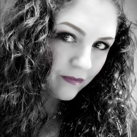 Meet your Posher, Elizabeth - Picture 4 of 7